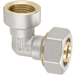 Raccordo angolare per cassette WC, cromato con dettagli in ottone.
