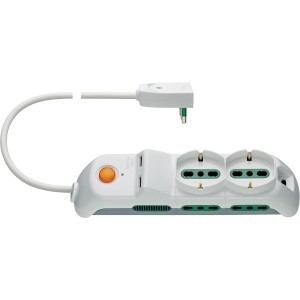 Multipresa t.b.t. bianca con interruttore e spina.