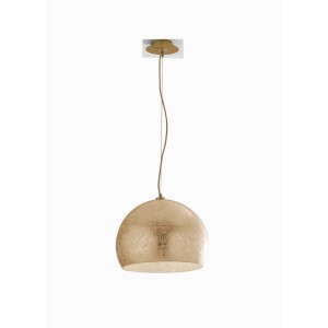 Lampada a sospensione dorata dal design sferico per un'illuminazione elegante.