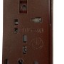 Dettaglio di una serratura da infilare marrone per porte interne. Serratura per porte interne.