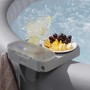 Vassoio Bestway LAY-Z-SPA su vasca idromassaggio con bevande e frutta.