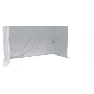 Dettaglio di un pannello laterale bianco per una tenda parasole.