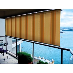 t.b.t. Tenda a caduta verticale a strisce marroni su balcone.