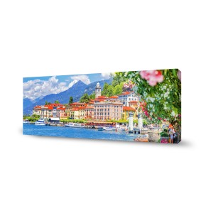t.b.t. Quadri con vista su una città costiera italiana sul lago.