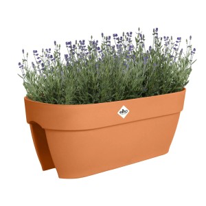 Fioriera da balcone arancione con lavanda, vaso decorativo per esterni.