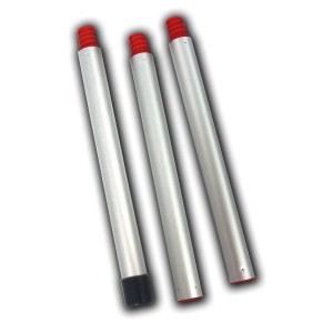 Tre aste Rulli argentate con estremità rosse e nere.