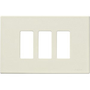 Placca t.b.t. per interruttori e prese con tre fori.