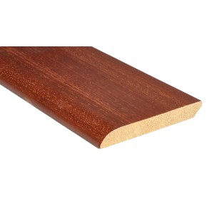 Battiscopa marrone con bordo arrotondato.