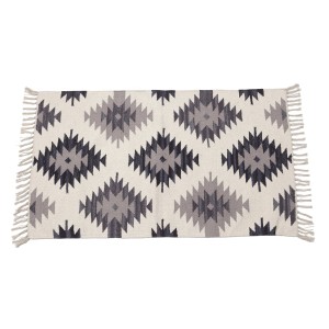 Tappetino t.b.t. con motivo grafico in grigio e bianco.