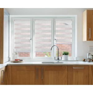 t.b.t. tenda a rullo/pacchetto su finestra in cucina.