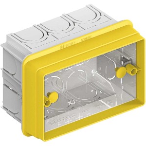Scatola da incasso con cornice gialla. Scatola di installazione per impianti elettrici.