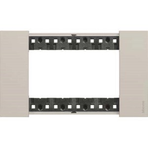 Placca t.b.t. per interruttori e prese, colore beige.