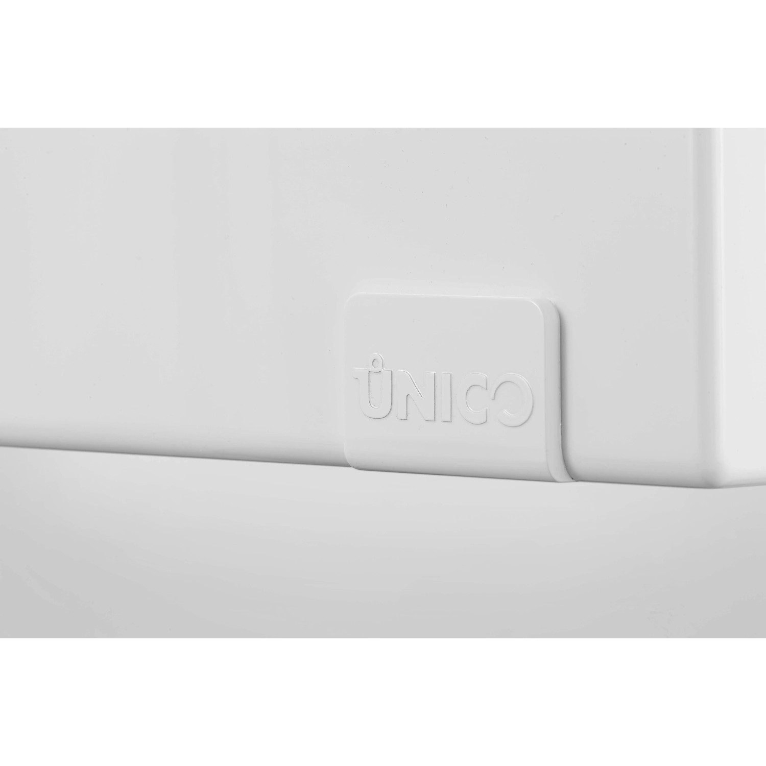 Dettaglio del climatizzatore t.b.t. con logo Unico.