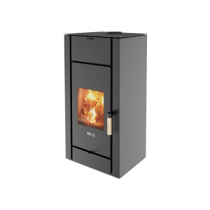 Stufa a legna t.b.t. nera con vetro e legna che brucia.