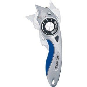Cutter universale LUX Comfort con posizione multi-lock e deposito lame nell'alloggiamento.