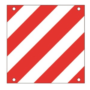Segnale quadrato a strisce rosse e bianche con fori agli angoli.