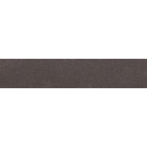 Battiscopa in gres porcellanato grigio scuro.