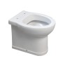 WC sospeso bianco (t.b.t.) per pulizia senza brida nel bagno.