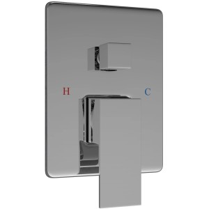 Set soffione quadrato t.b.t. con controllo temperatura e finitura cromata lucida.