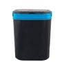 Attrezzatura da campeggio t.b.t. in nero e blu.