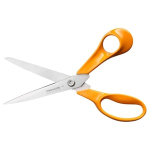 Forbici universali da giardino Fiskars Classic, 21 cm, con manici arancioni e lame in acciaio.