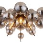 Plafoniere moderna con sfere di vetro grigio e luce calda per un'illuminazione elegante.
