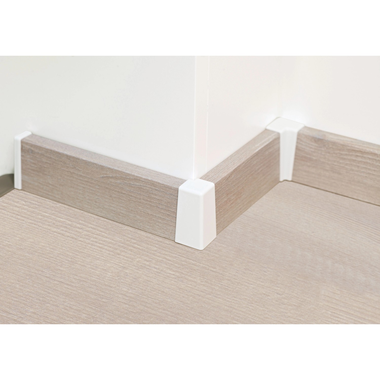 Angoli esterni Kaindl per battiscopa 50/18, bianco, set da 2 per finiture pulite.