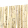 Stuoia di canne chiara e naturale come frangivista per giardino e balcone.