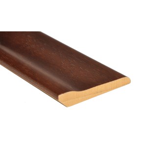 Dettaglio di un battiscopa marrone (Battiscopa).