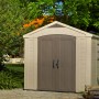 Casetta da giardino in plastica Keter, 4,42 m², beige con doppia porta davanti al giardino verde.