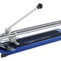 Tagliapiastrelle LUX FSM-400 Classic, blu, con base in gomma muschiata e squadra.