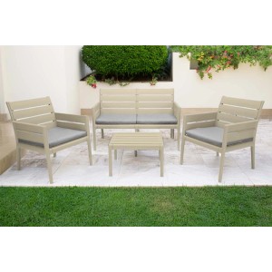 Set di mobili da giardino t.b.t. con divanetto, due sedie e tavolo.