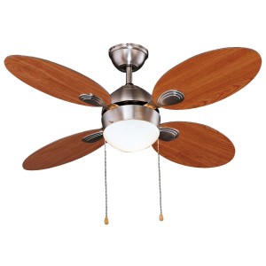 Ventilatore da soffitto con pale effetto legno e luce integrata.