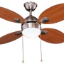 Ventilatore da soffitto con pale effetto legno e luce integrata.
