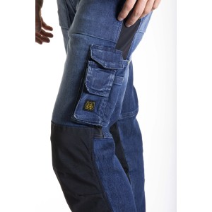 Pantaloni da lavoro t.b.t. in denim con tasca cargo e rinforzo al ginocchio.