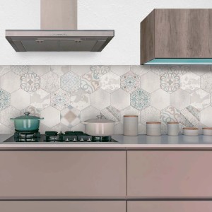 Paraschizzi cucina con piastrelle esagonali t.b.t., motivi beige e blu.