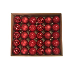 Palline di Natale rosse, lucide e opache, in scatola per decorazioni festive.