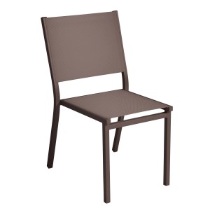 Sedia da giardino t.b.t. marrone dal design lineare.
