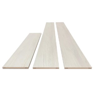 Tre t.b.t. chiari e allungati per accessori per porte con venature del legno.