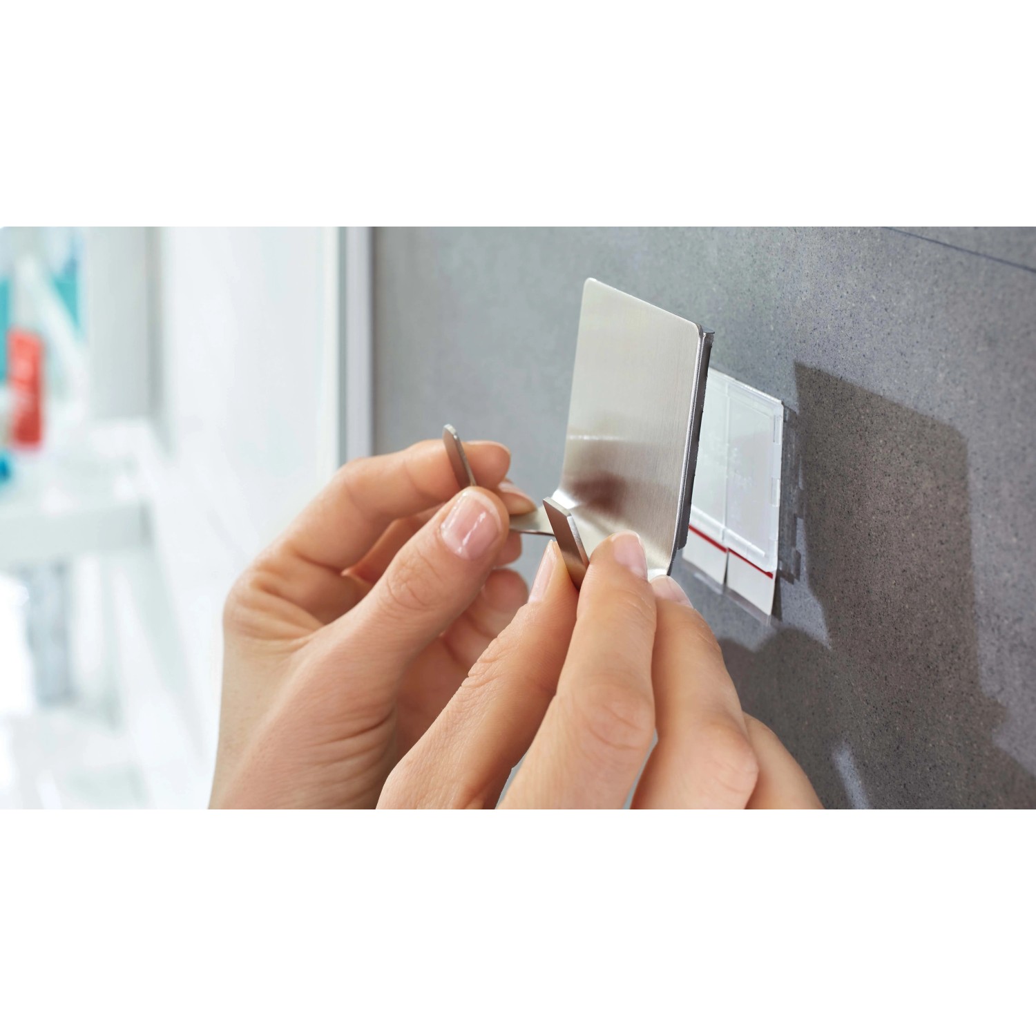 Tesa Powerstrips CLICK: La Solución Inteligente Para Fijaciones Sin Clavos Ni Residuos