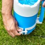 Sistema di filtraggio a sospensione Summer Fun Skimmy 2 (1,7 m³/h) in blu/bianco fissato alla piscina.
