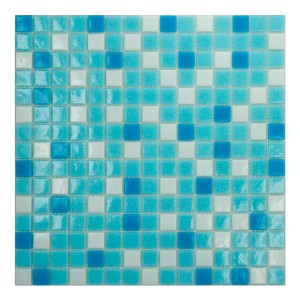 Piastrella a mosaico quadrata nei toni del blu e del bianco.