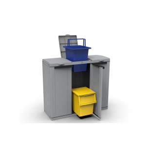 Contenitore per rifiuti grigio con contenitori blu e gialli.
