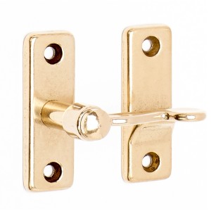 Dettaglio di un chiavistello per persiane (t.b.t.) in metallo dorato.