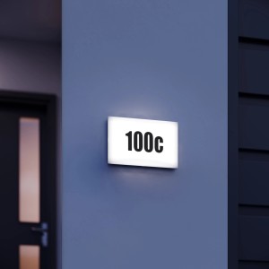 Lampada LED da esterno per numero civico Steinel L 1 N su muro blu con numero 100c.