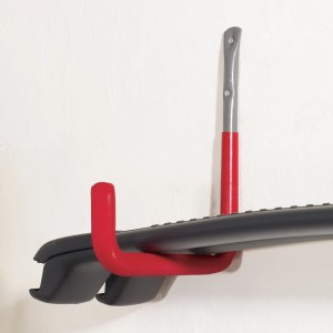 Gancio a muro rivestito con gomma rossa per montaggio a parete.