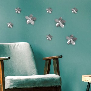 Adesivi da parete t.b.t. argentati a forma di fiore come decorazione murale.