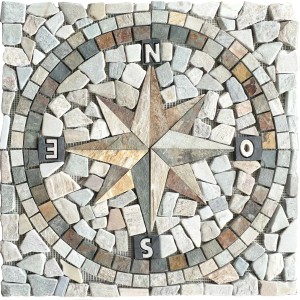 t.b.t. Piastrella a mosaico con motivo rosa dei venti in pietra naturale.