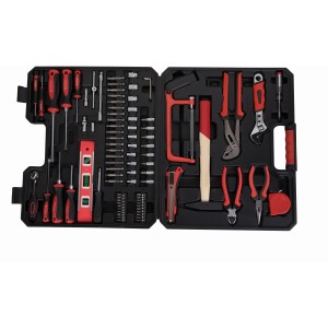 Set di attrezzi versatile in valigetta nera con vari utensili come martello, cacciaviti e pinze.