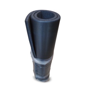 Rotolo di materiale isolante nero, accessorio per isolamento.